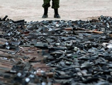 Σάλος στα Βαλκάνια: Κατασχέθηκαν χιλιάδες όπλα με προορισμό τους Αλβανούς των Σκοπίων (βίντεο)